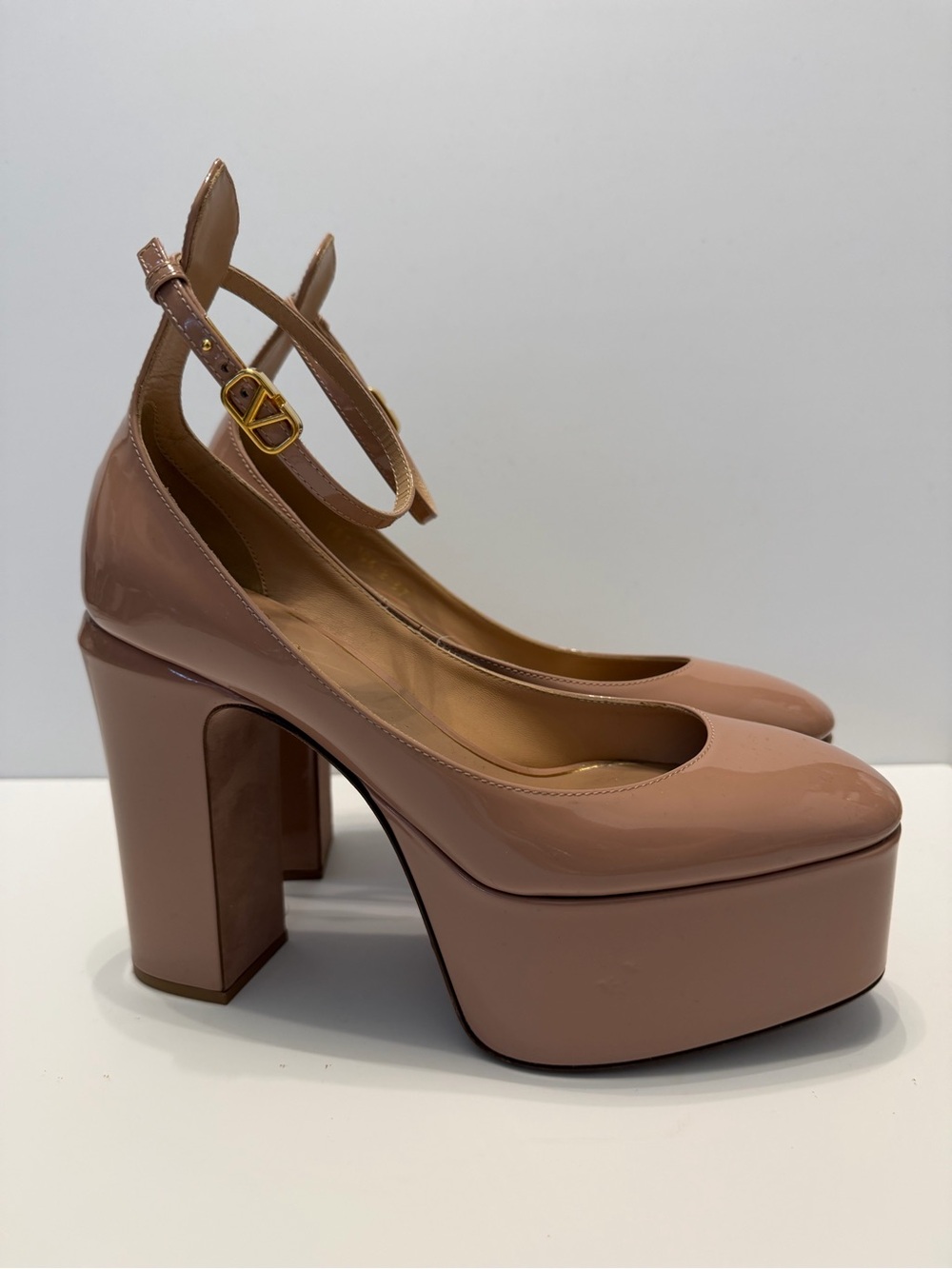 Valentino Garavani Tan-Go Nude Patent Leather Platform Pumps 155mm Size 37